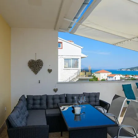 Apartment Modern Near With Sea View Terrace And Lounge Area - Two Bedroom Trogir